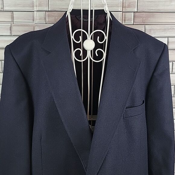 Man in wool Men's navy sport coat Jeffrey Cain style from Hamer's - Picture 2 of 16